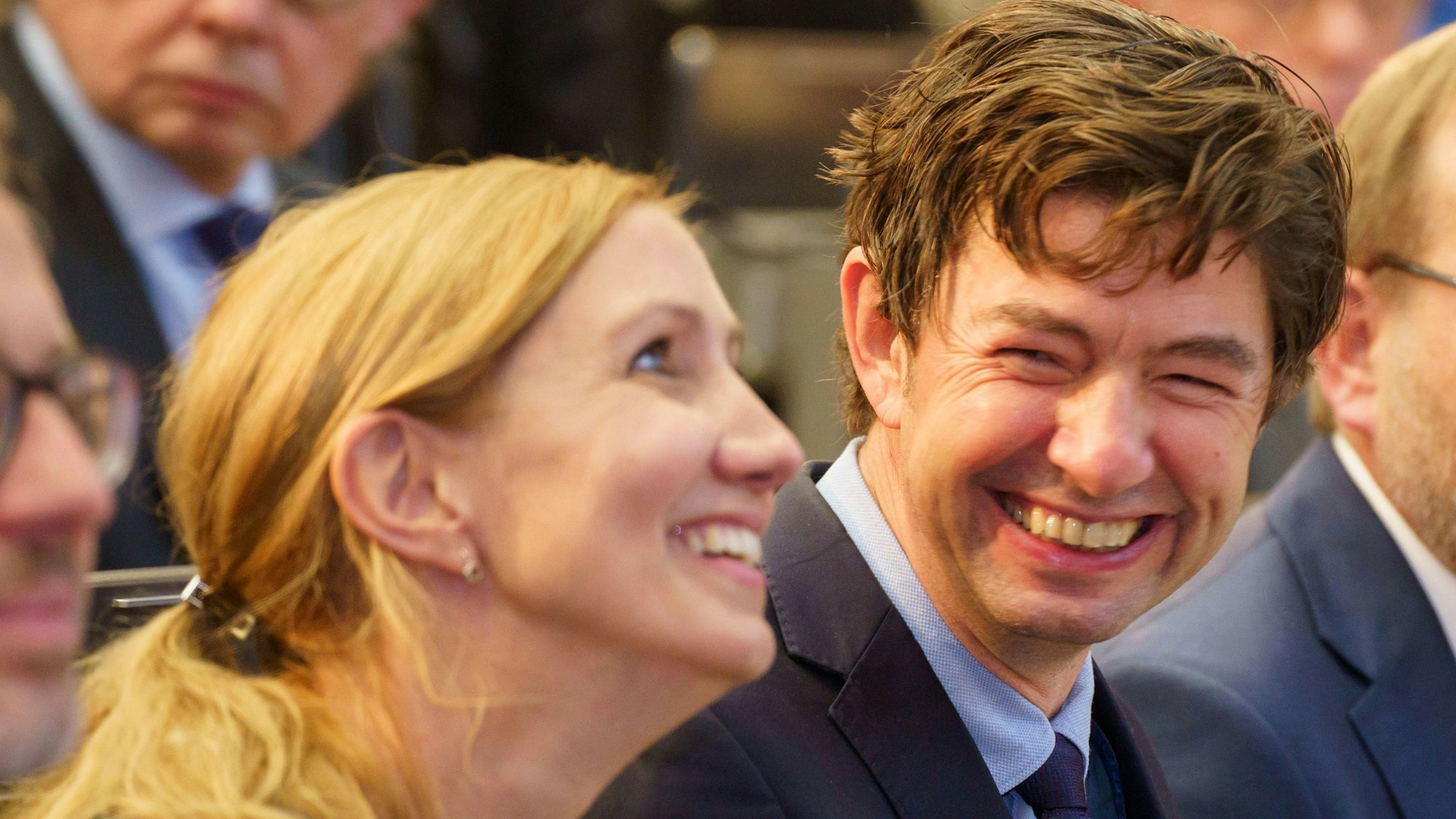 Der Virologe Christian Drosten und seine Kollegin Sandra Ciesek (hier im November 2021 vor der Verleihung des Hessischen Kulturpreis) beenden ihren regulären Coronavirus-Podcast.