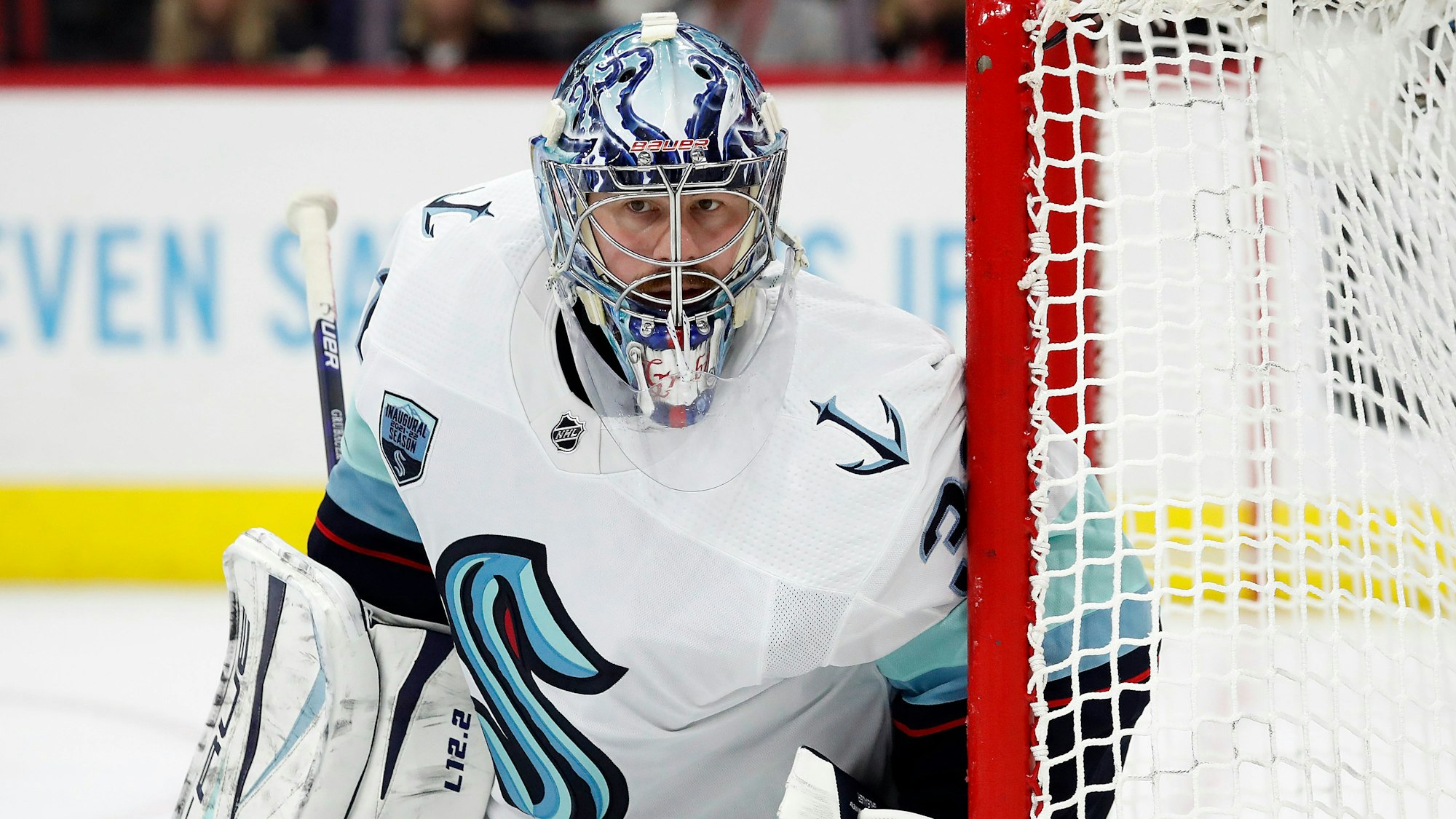 Eishockey-Torwart Philipp Grubauer in Aktion.