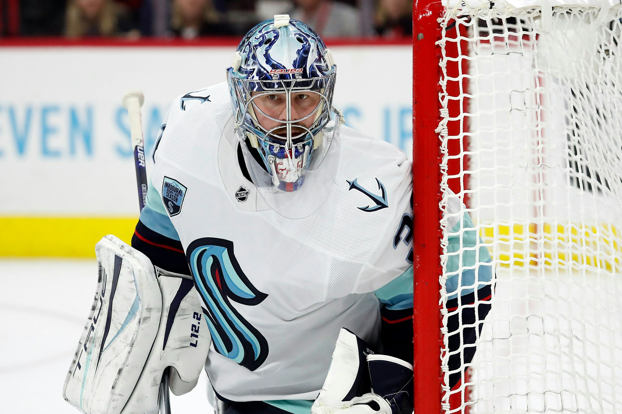 Philipp Grubauer steht im Tor.
