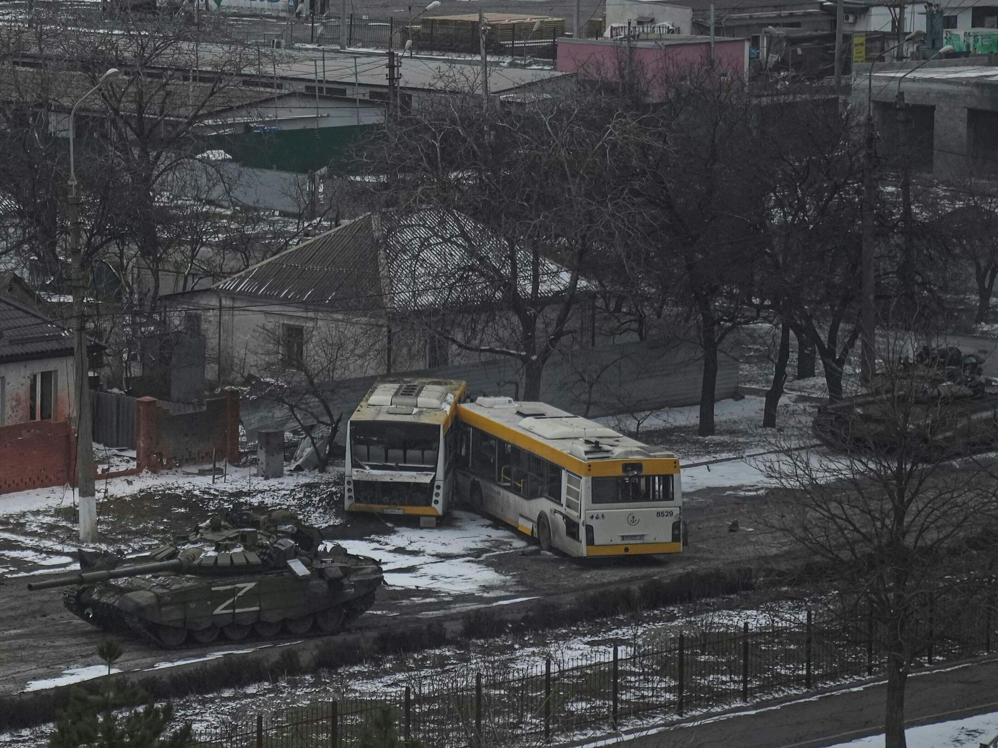 Russische Panzer in der Nähe von Mariupol.