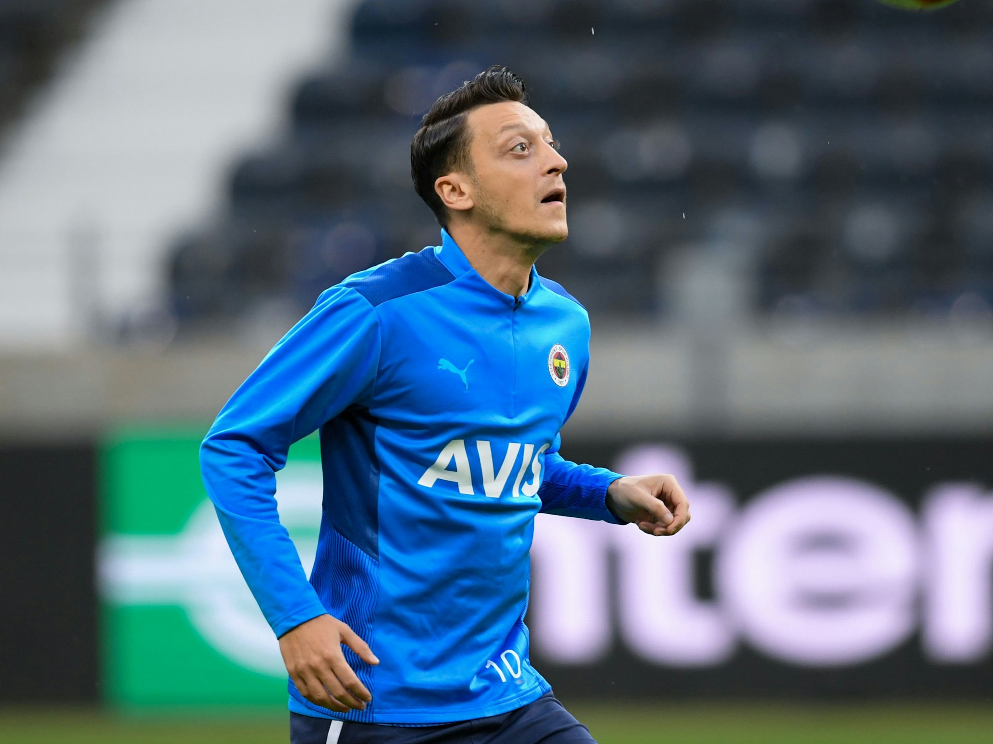 Mesut Özil nimmt am Abschlusstraining von Fenerbahce Istanbul im Stadion teil.