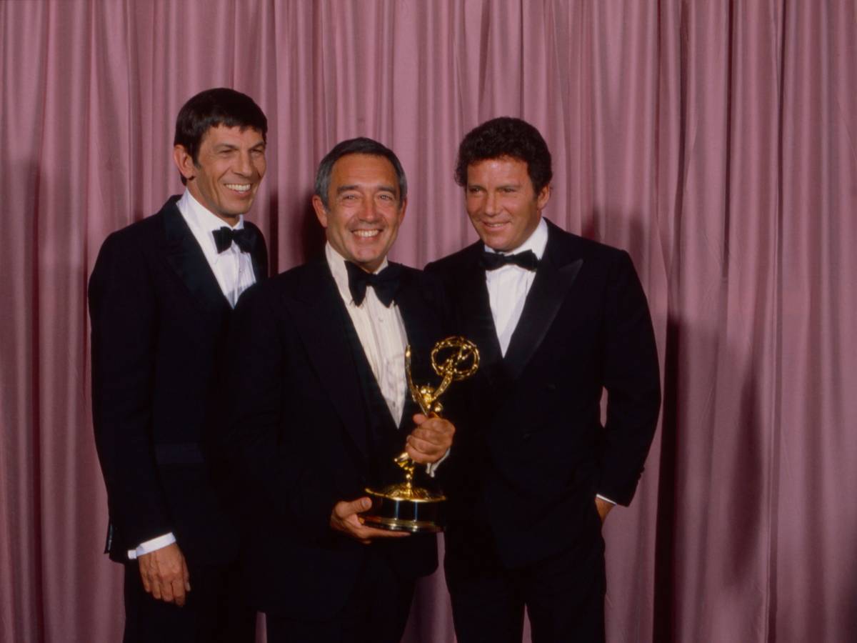 1982 posierte Marvin J. Chomsky (Mitte) mit dem Emmy und den zwei „Star Trek“-Stars Leonard Nimoy (links) und William Shatner.
