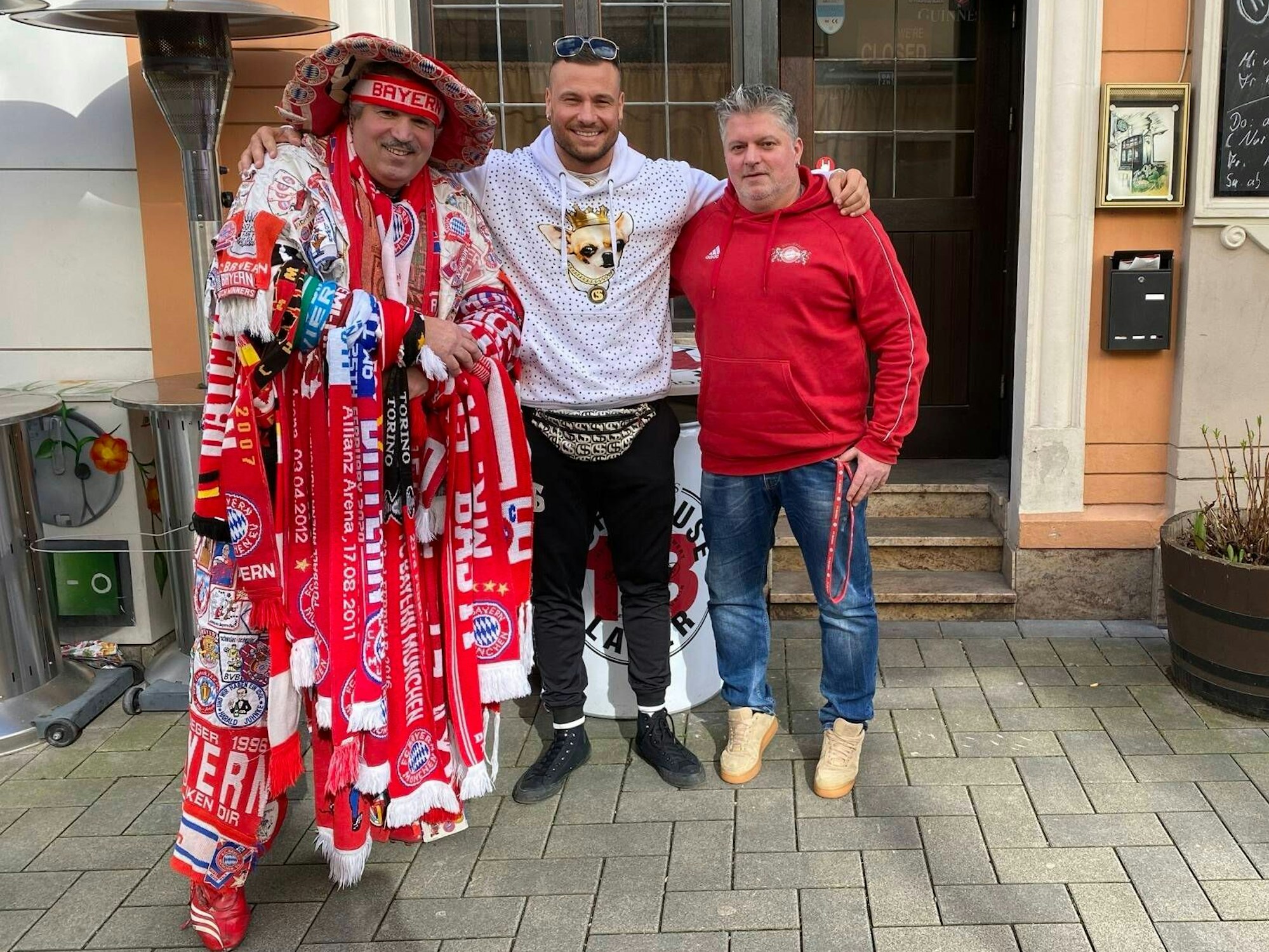 Bayern-Fan Michael Buschmann Zeman (links) am 19. Februar 2022.