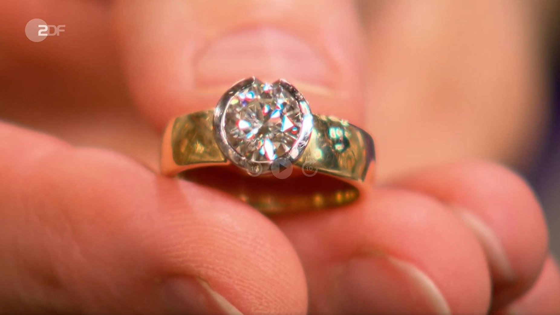 Zu sehen ist ein Ring in der „Bares für Rares“-Folge vom Mittwoch.