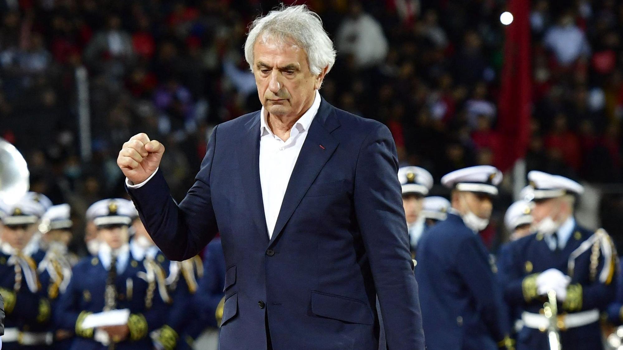 Vahid Halilhodzic jubelt mit geballter Faust über die geglückte Qualifikation für die WM 2022 in Katar und einen persönlichen Rekord.