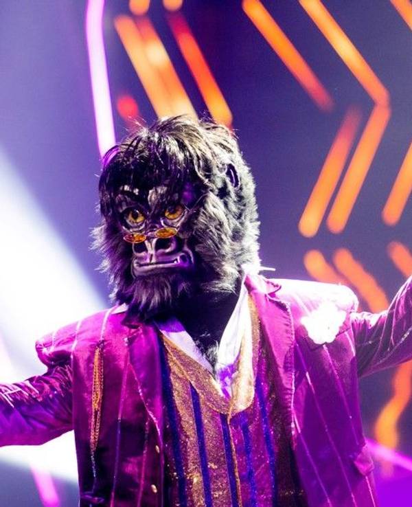 Die Figur „Der Gorilla“ steht in der ProSieben-Show „The Masked Singer“ am 26. März 2022 auf der Bühne.