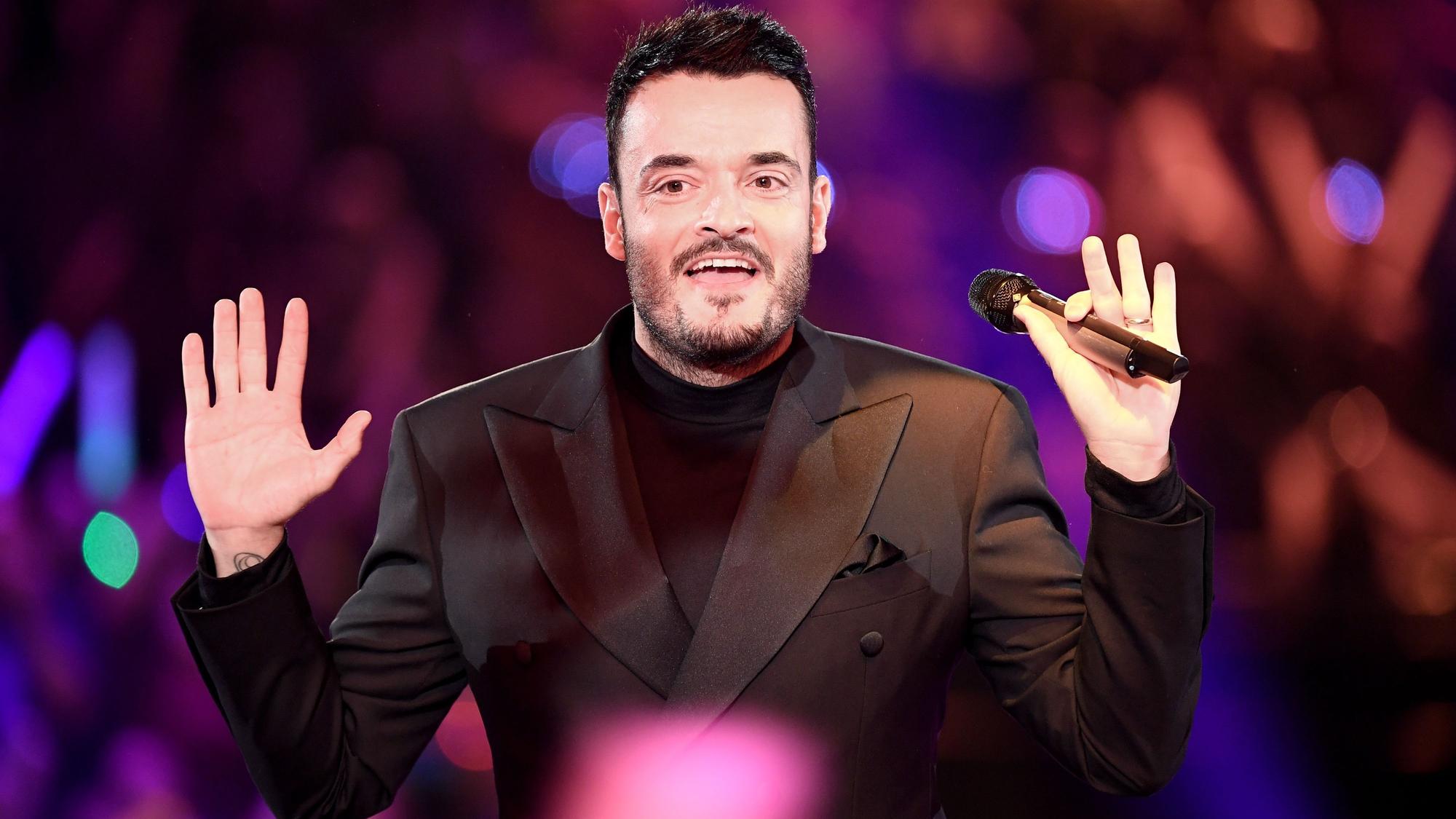 Giovanni Zarrella steht bei der Show „Schlagerchampions – Das große Fest der Besten“ auf der Bühne.