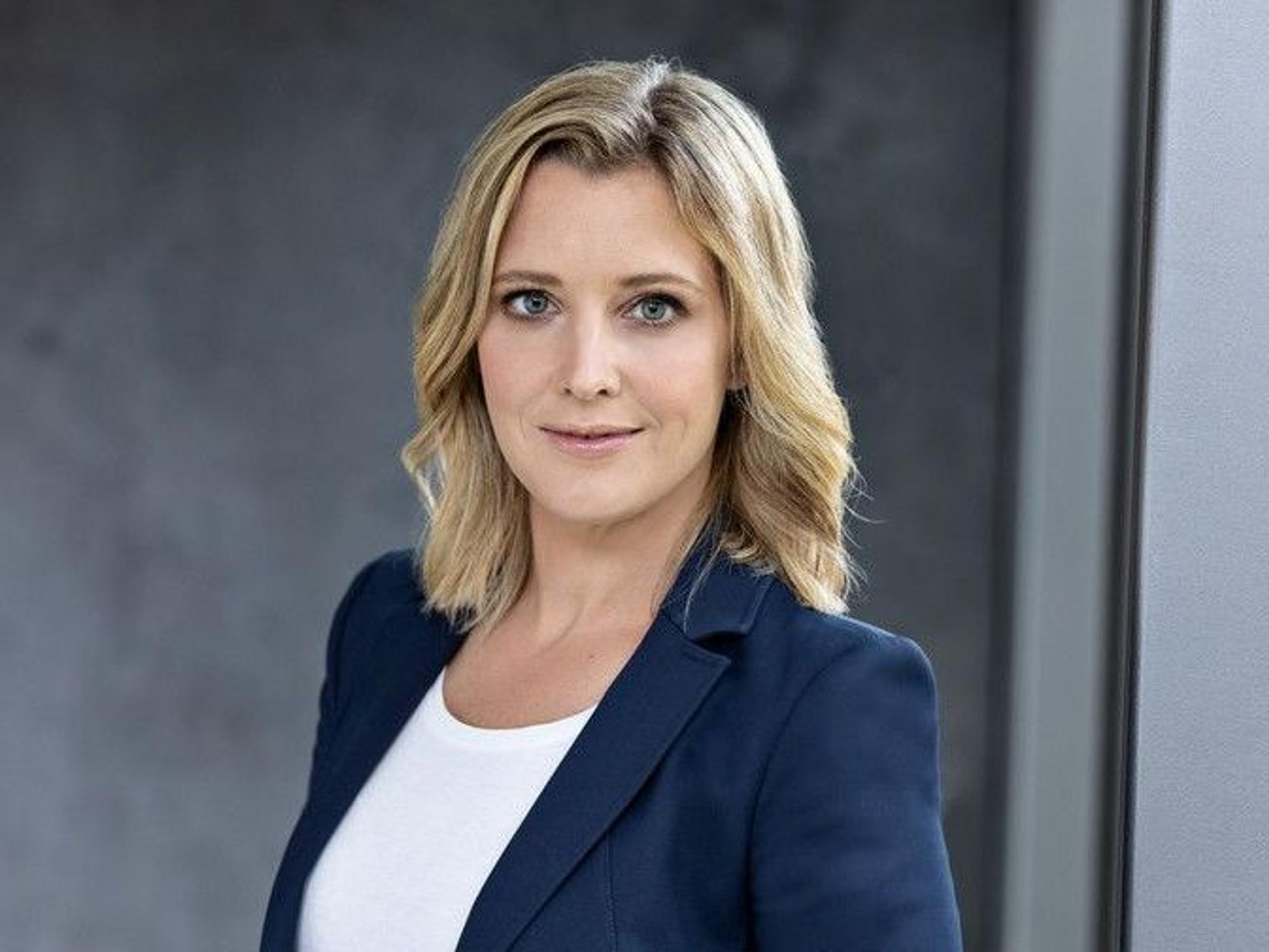 Britta Jäger hat mit ihrer Kleiderwahl voll ins Schwarze getroffen.