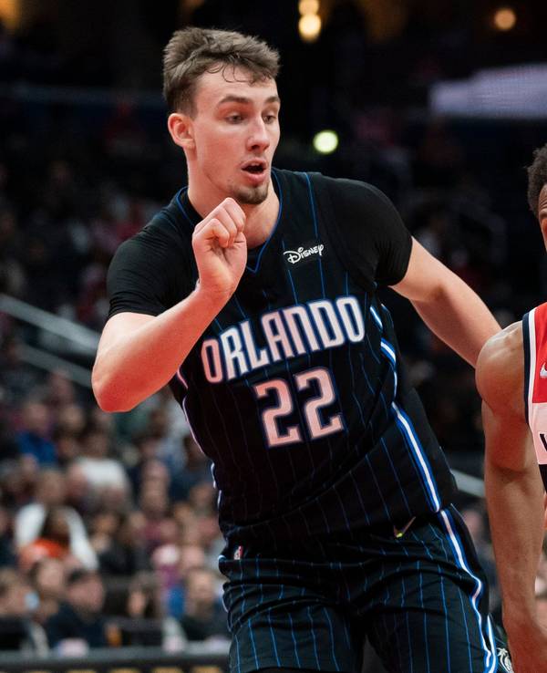 Franz Wagner in der Defensive der Orlando Magic gegen Washing Wizards-Star Ish Smitth.