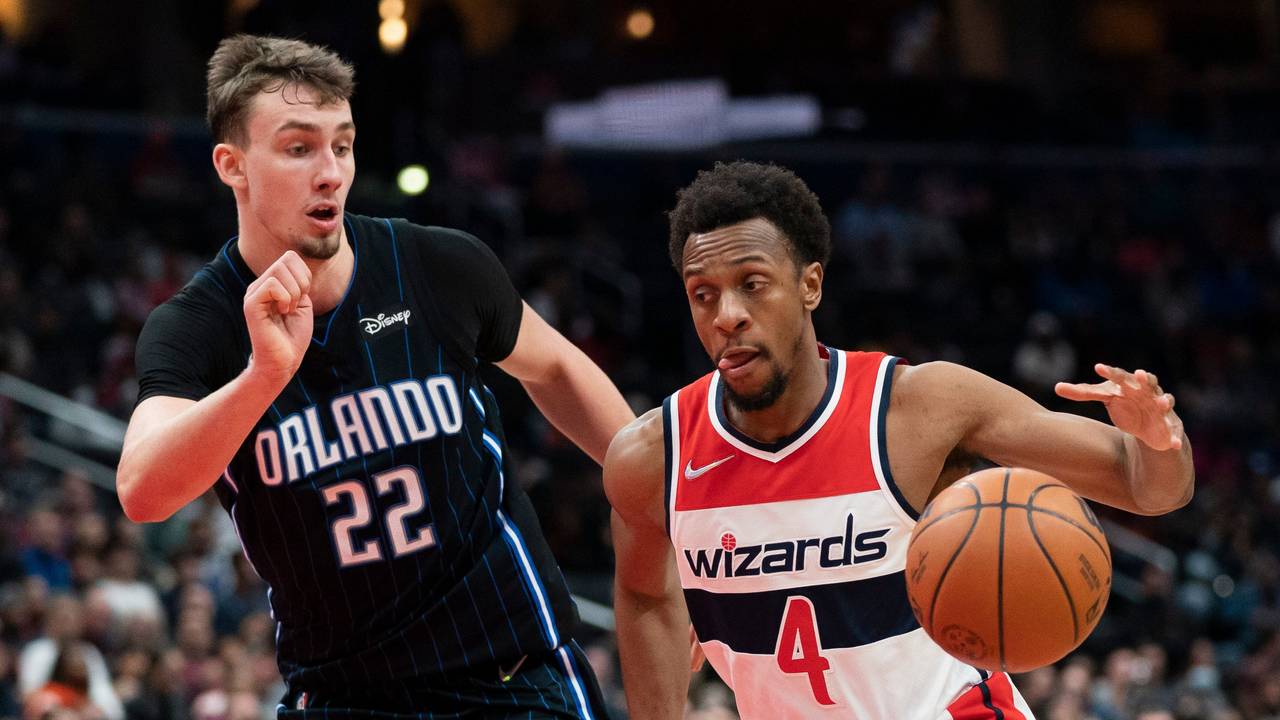 Franz Wagner in der Defensive der Orlando Magic gegen Washing Wizards-Star Ish Smitth.