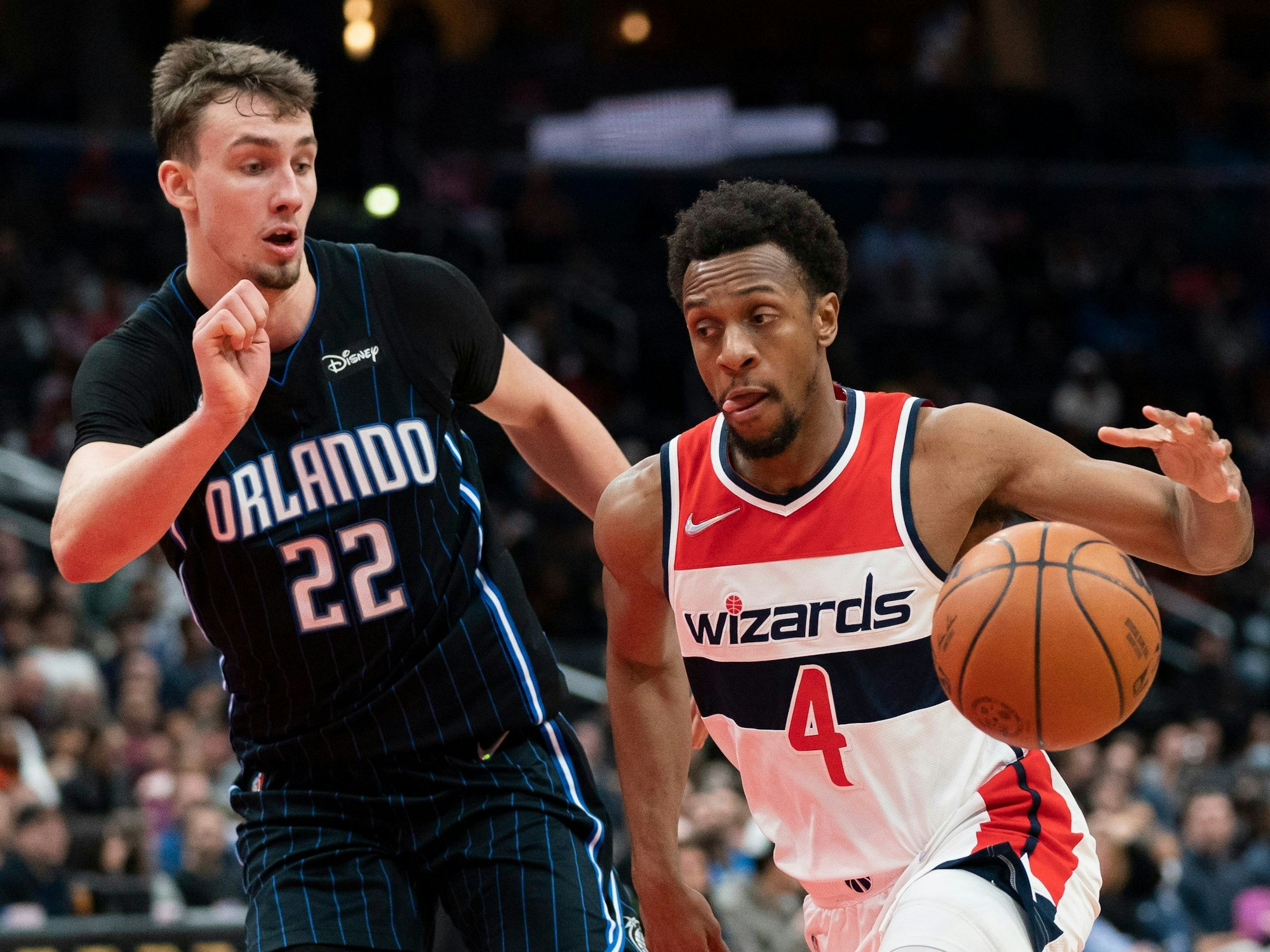 Franz Wagner in der Defensive der Orlando Magic gegen Washing Wizards-Star Ish Smitth.