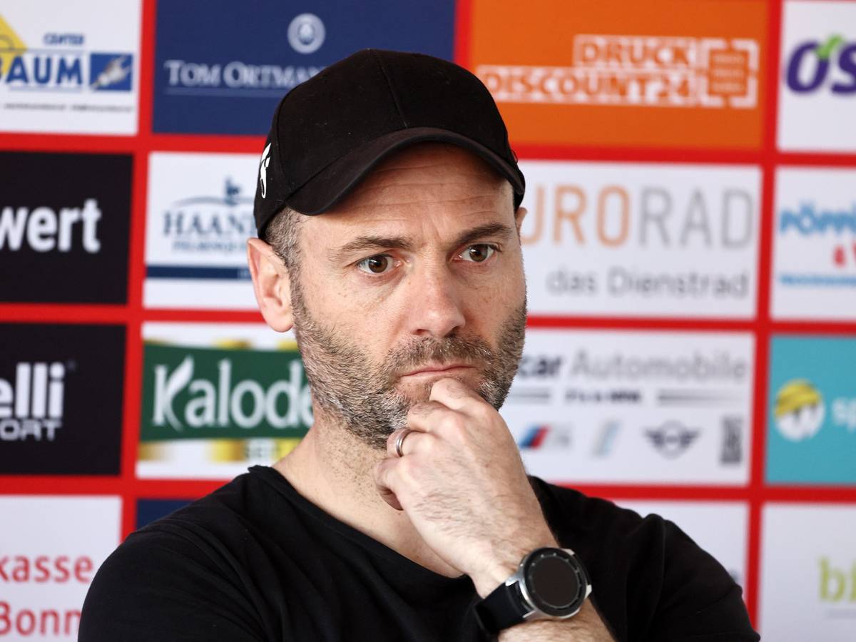 SC Fortuna Köln gegen Homberg: Trainer Alexander Ende (Fortuna)auf der Pressekonferenz.