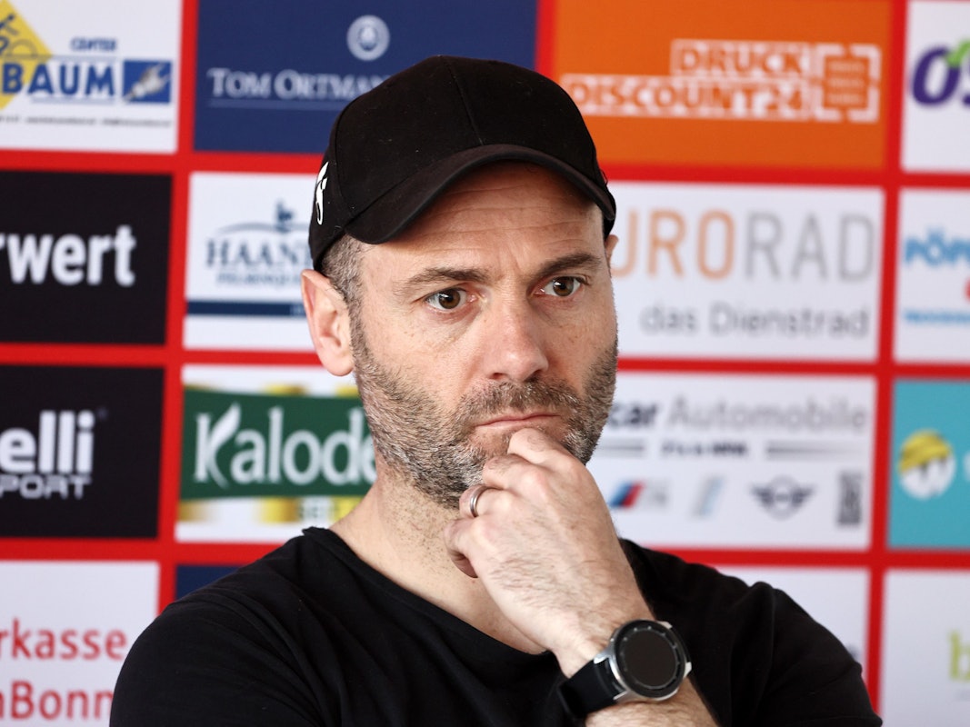 SC Fortuna Köln gegen Homberg: Trainer Alexander Ende (Fortuna)auf der Pressekonferenz.