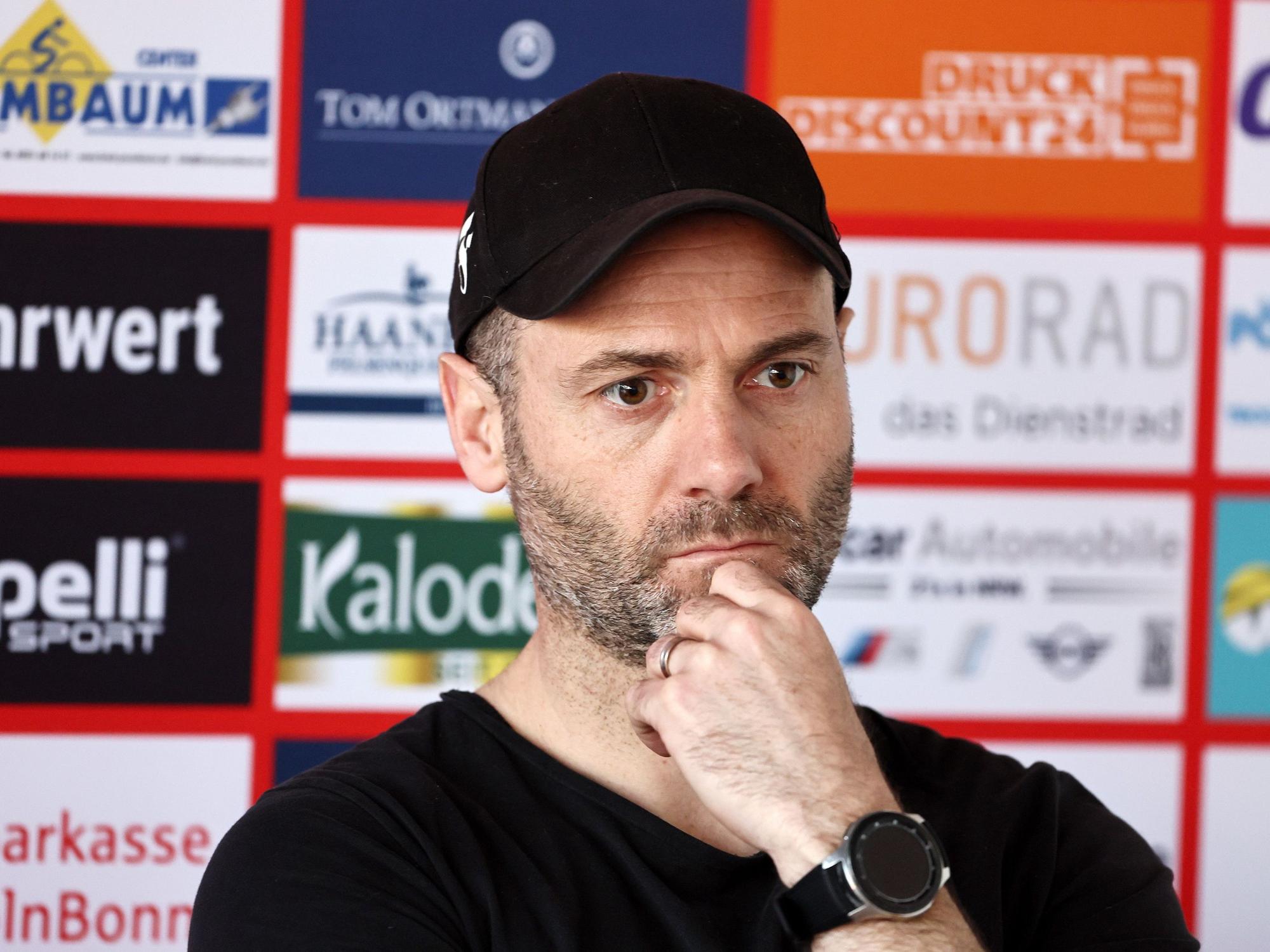 SC Fortuna Köln gegen Homberg: Trainer Alexander Ende (Fortuna)auf der Pressekonferenz.