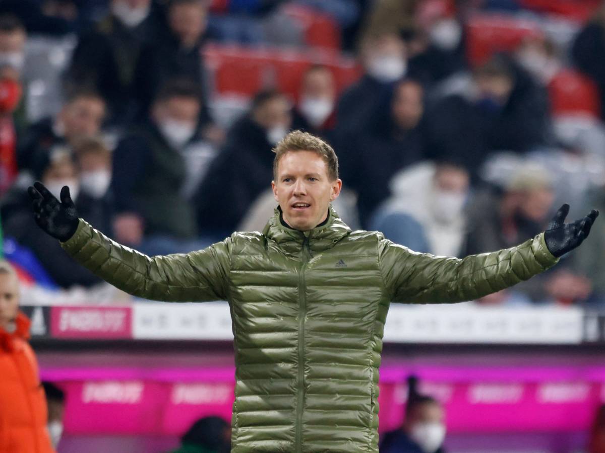 Julian Nagelsmann am Spielfeldrand in der Allianz Arena in München.