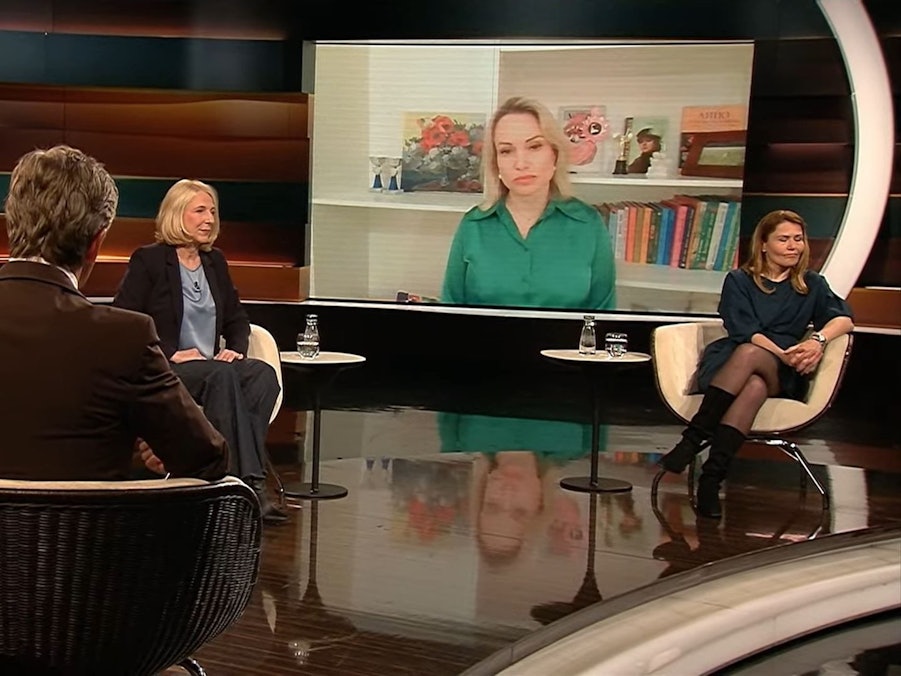 Journalistin Marina Owsjannikowa, die in russischen Nachrichten mit einem Schild auf den Krieg in der Ukraine aufmerksam machte, berichtete bei „Markus Lanz“ am 30. März über ihre aktuelle Situation.