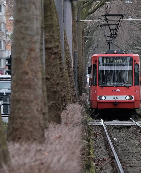 09.02.2022, Köln: KVB Linie 18, Luxemburger Strasse. Haltestelle Arnulfstarße. Foto: Max Grönert
