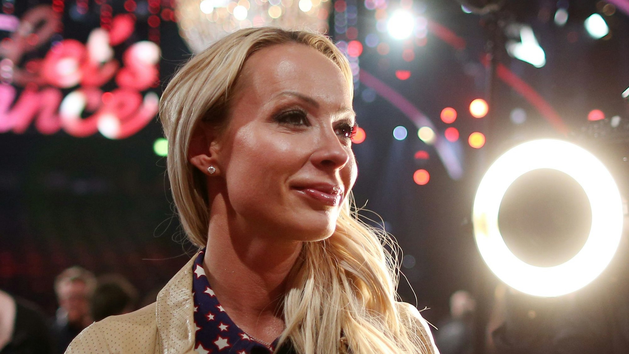 Cora Schumacher ist am 17.04.2015 im Coloneum in Köln im Anschluss an die RTL-Tanzshow „Let's Dance “als Reporterin unterwegs.