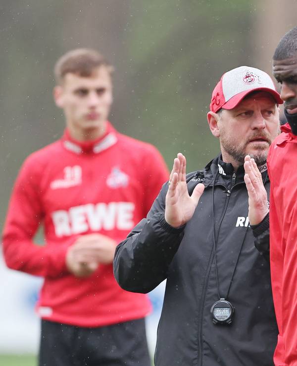 Anthony Modeste steht im Training des 1. FC Köln noch auf dem Rasen.