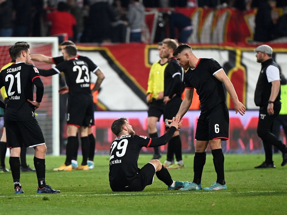 Die Spieler des 1. FC Köln sind nach dem 0:1 bei Union Berlin enttäuscht.