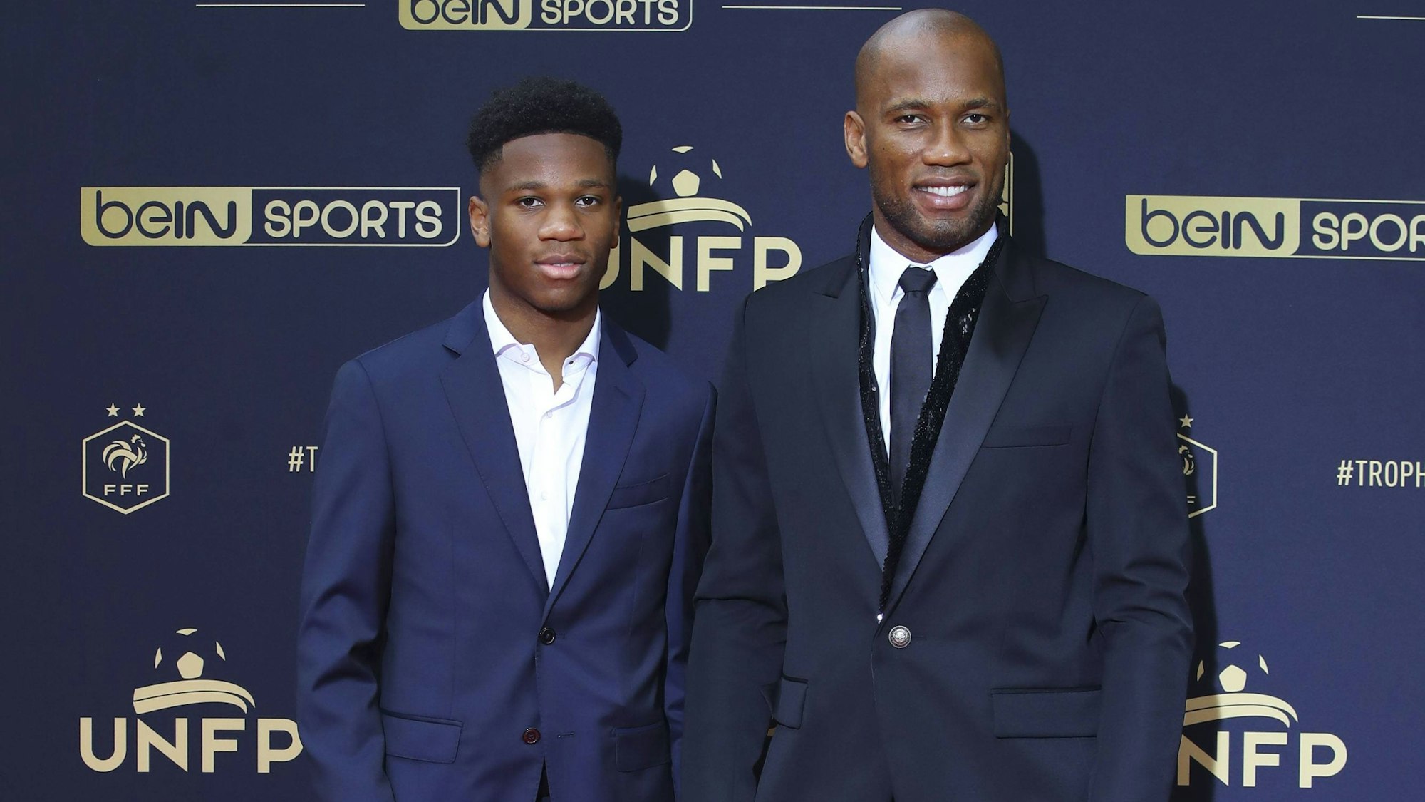 Bei einer Filmpremiere zeigen sich Didier Drogba und sein Sohn Isaac.