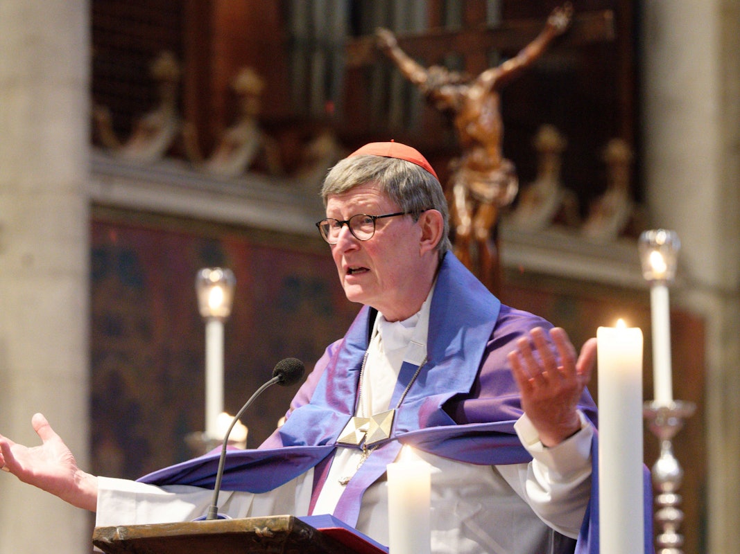 Kardinal Woelki spricht ein Weihegebet für Russland und die Ukraine im Kölner Dom.