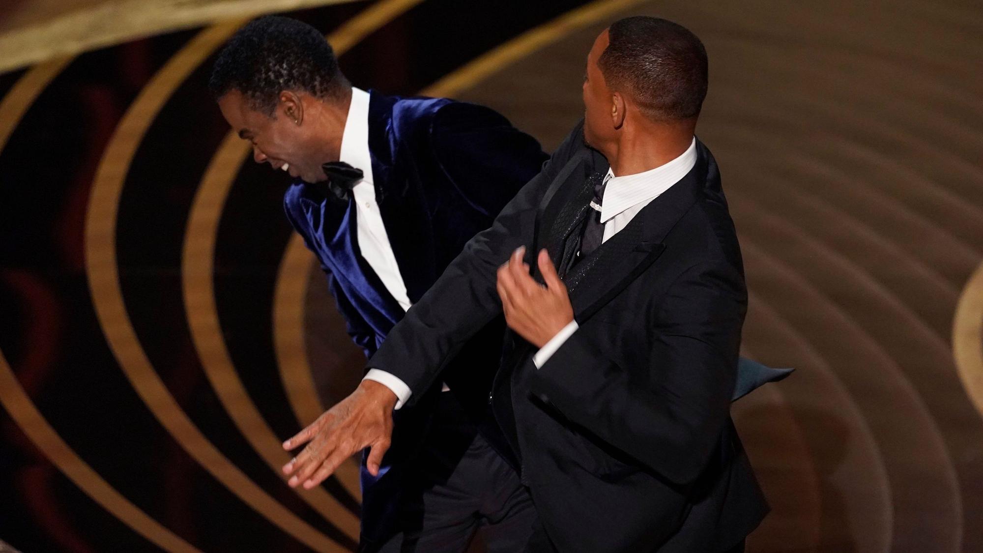 Will Smith (r.) verpasst Chris Rock bei der Oscar-Verleihung eine Ohrfeige