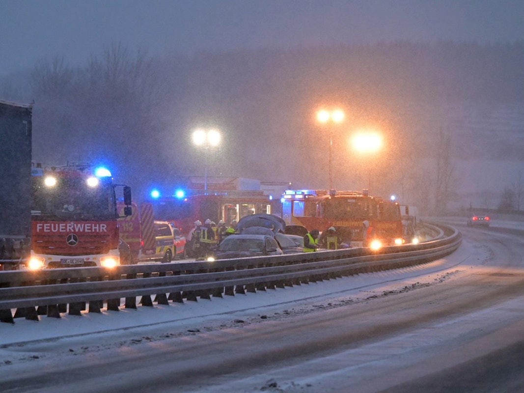 Unfall mit mehreren Fahrzeugen auf der A45 in Drolshagen am Freitagabend.