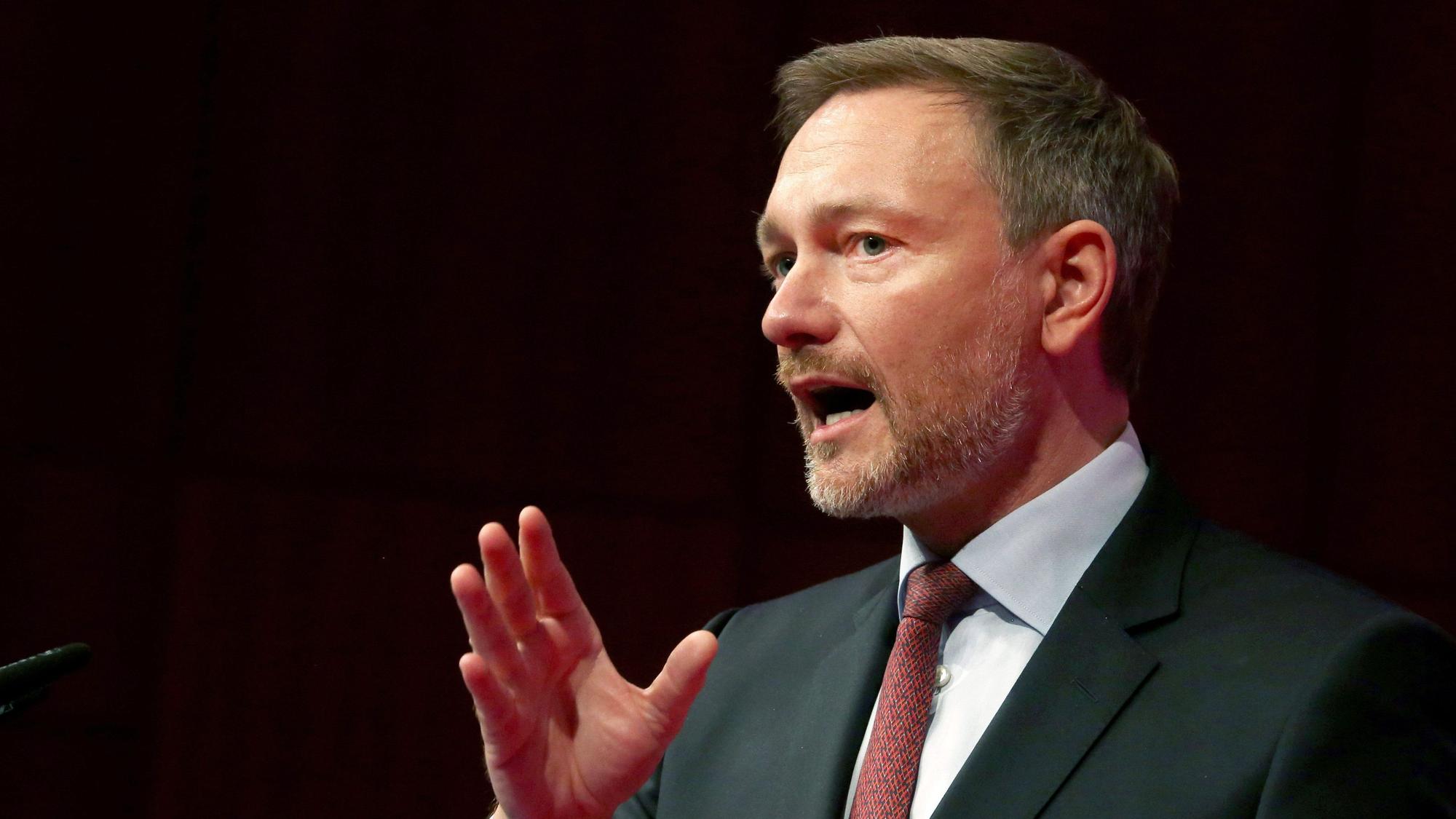 Christian Lindner, Bundesvorsitzender der FDP, spricht auf dem Landesparteitag der nordrhein-westfälischen FDP zu den Delegierten. Auf dem Landesparteitag finden die Vorstandswahlen statt.