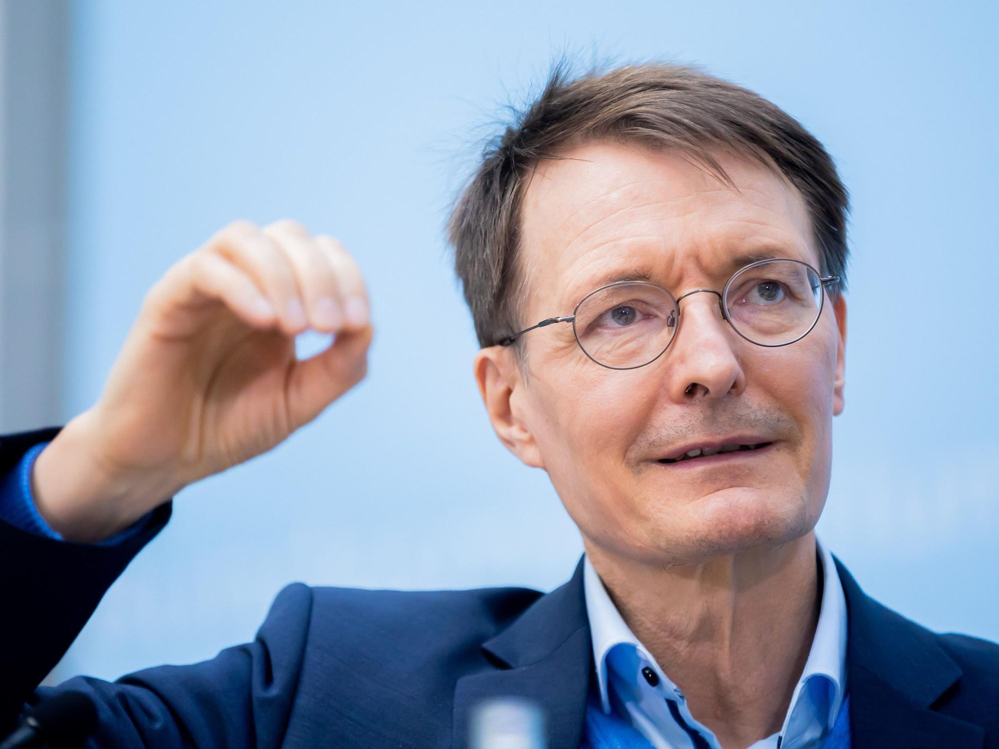Bundesgesundheitsminister Karl Lauterbach (SPD), hier bei einer Pressekonferenz am 28. März 2022 in Berlin, ist überzeugt, dass die Impfpflicht beschlossen wird.
