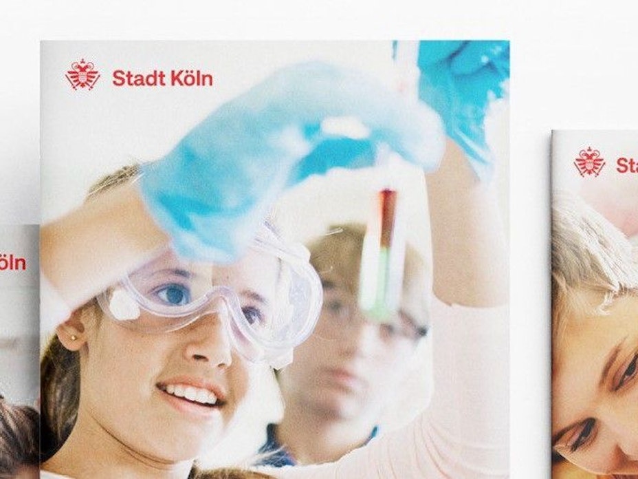 Das undatierte Foto einer neuen Broschüre zeigt den Markenauftritt der Stadt Köln mit dem geplanten neuen Stadt-Logo (oben links) – es fehlt der Kölner Dom.