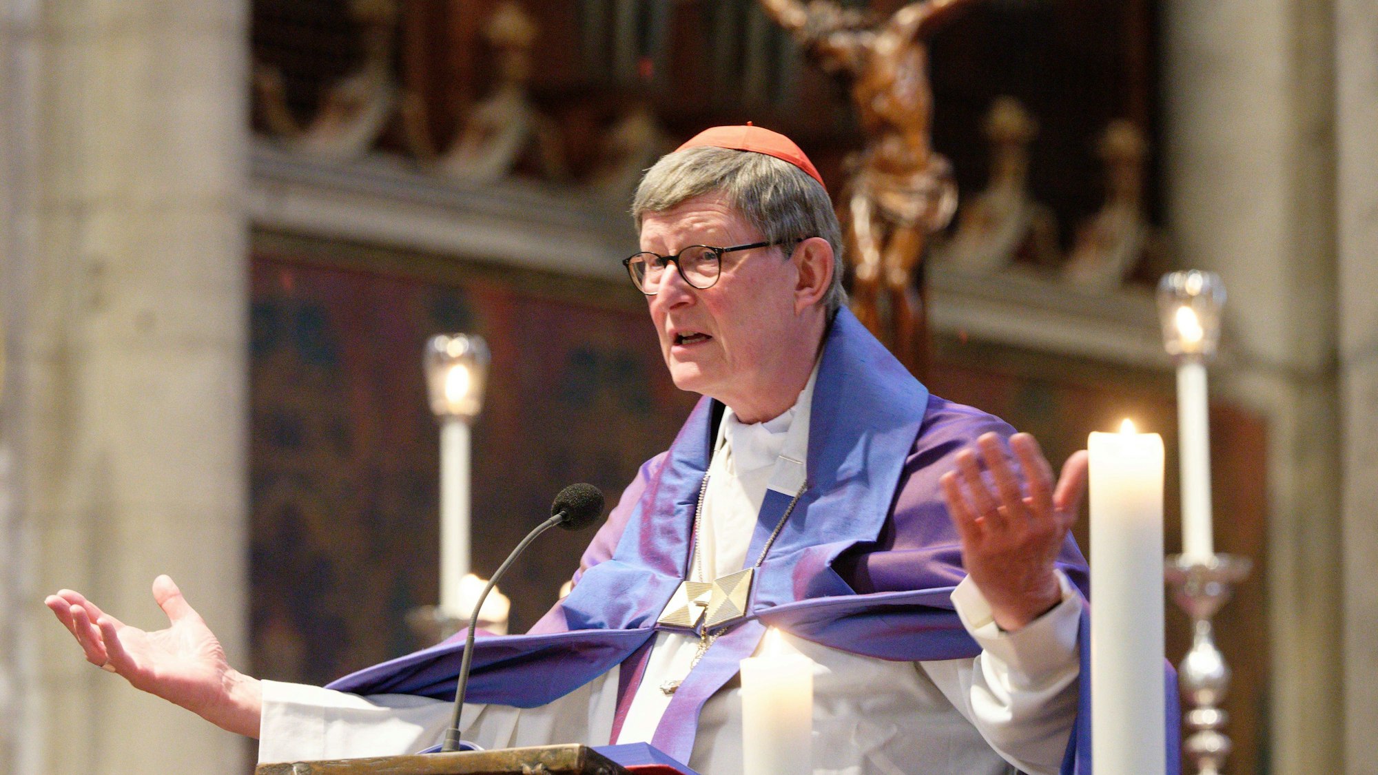 Kardinal Woelki (hier am 25. März in Köln) hat dafür geworben, das Amt weiterzuführen.