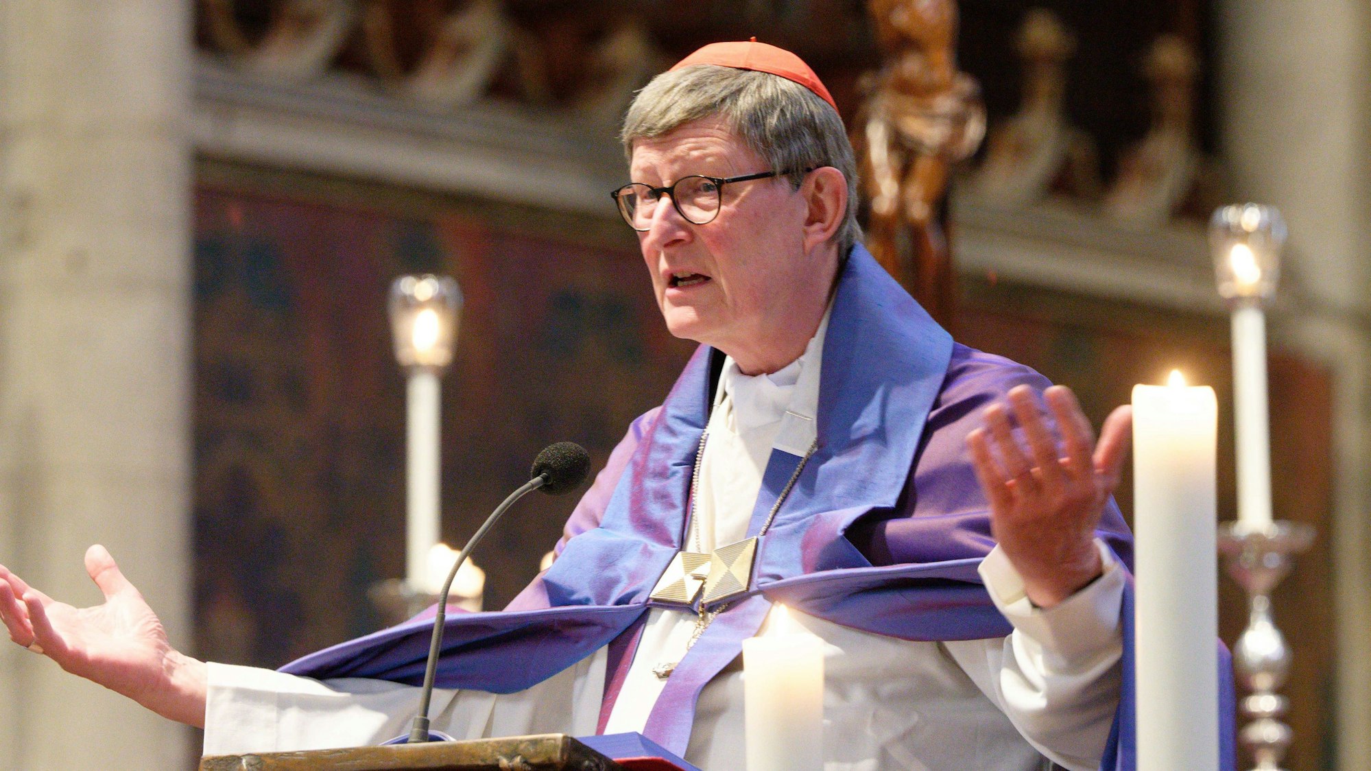 Kardinal Rainer Maria Woelki spricht ein Weihegebet