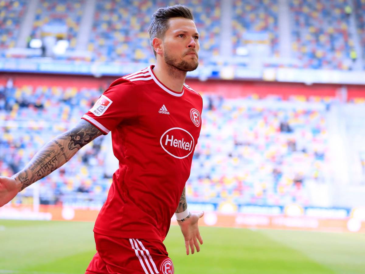 Daniel Ginczek jubelt nach seinem Tor zum 1:0 gegen den FC Ingolstadt am 6. März 2022.