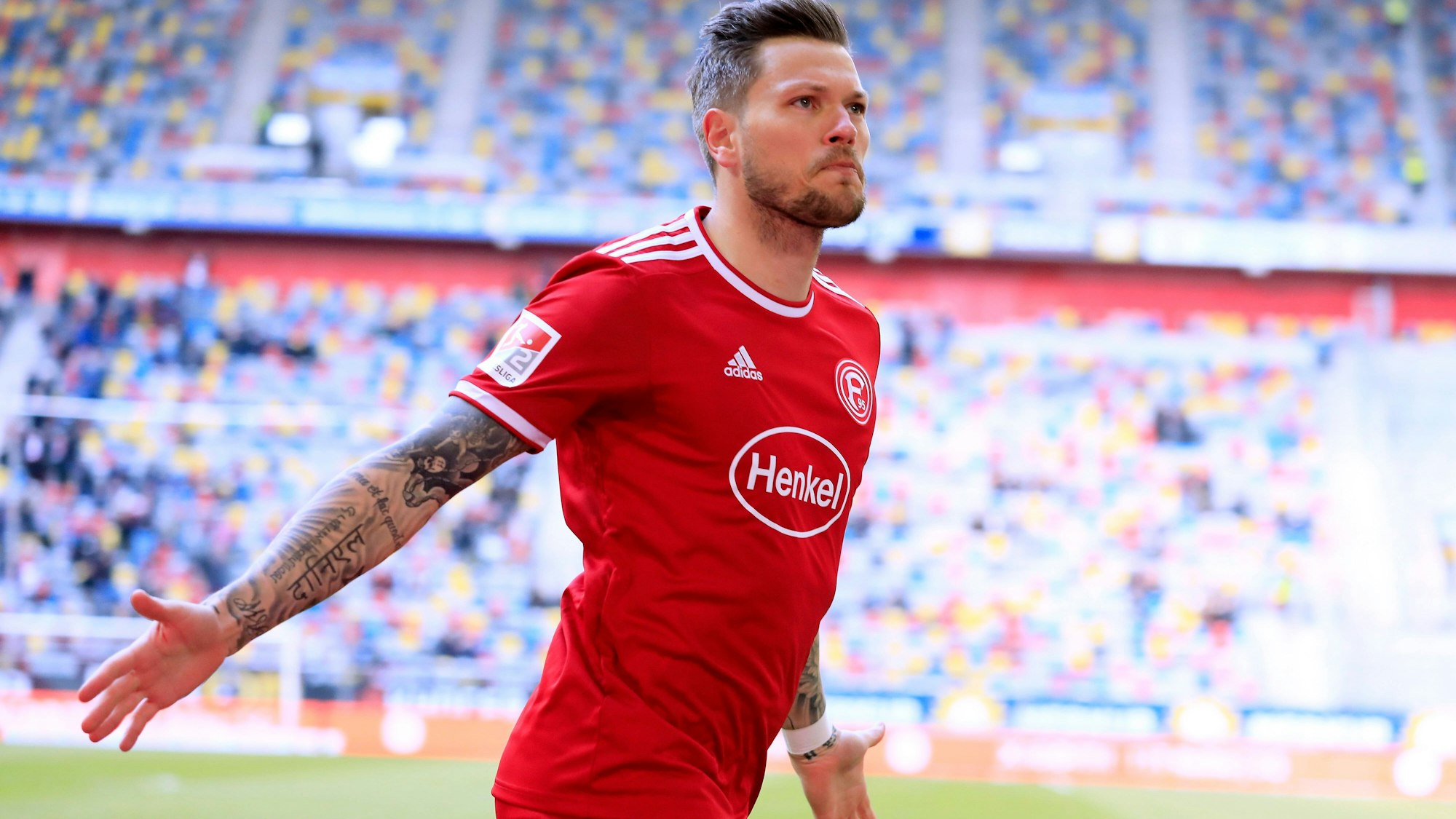Daniel Ginczek jubelt nach seinem Tor zum 1:0 gegen den FC Ingolstadt am 6. März 2022.