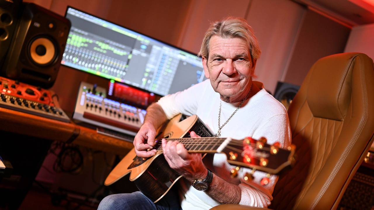 Sänger Matthias Reim probt am Abend in seinem Musikstudio.+