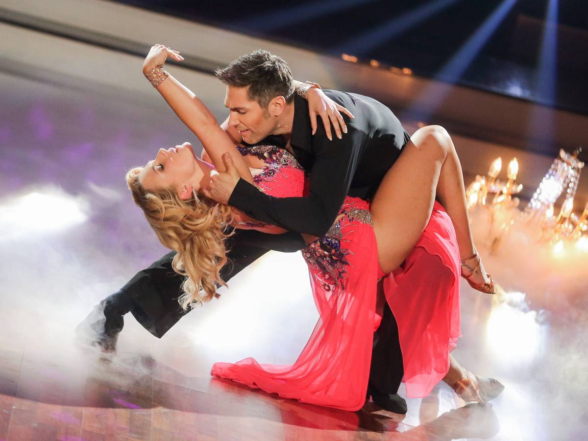 Schauspielerin Iris Mareike Steen und Profitänzer Christian Polanc tanzen in der RTL-Tanzshow „Let's Dance“.
