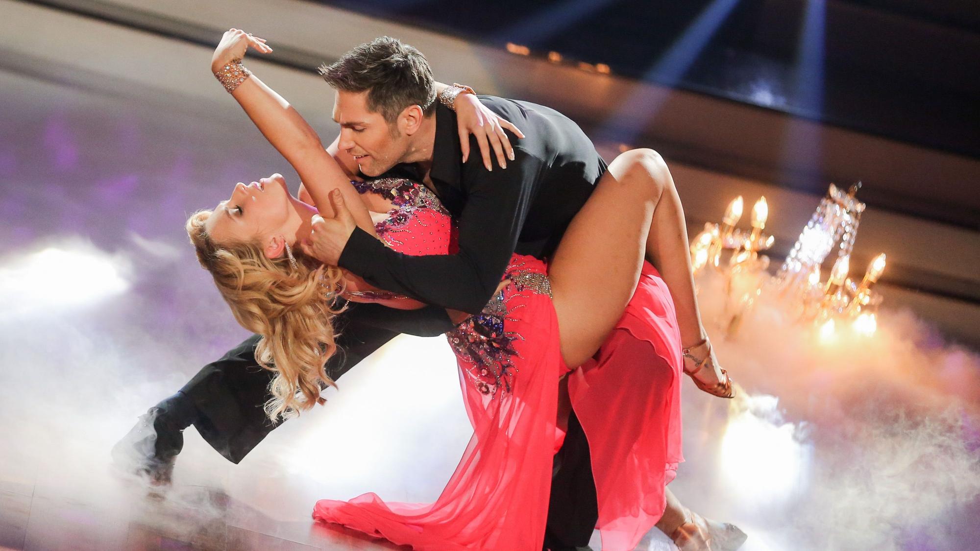 Schauspielerin Iris Mareike Steen und Profitänzer Christian Polanc tanzen in der RTL-Tanzshow „Let's Dance“.