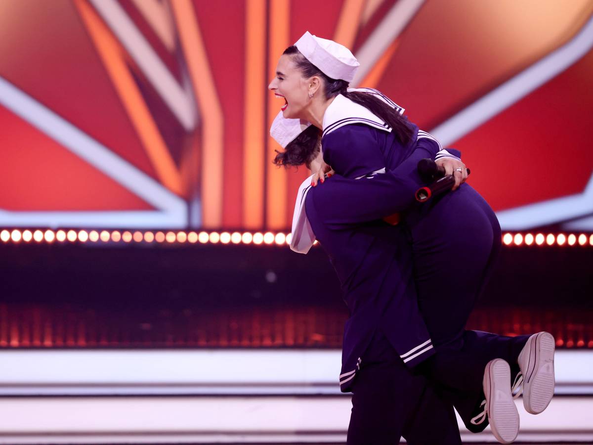 Amira Pocher und Massimo Sinatò sahnten 30 Punkte für ihren Tanz in der 6. Show von „Let's Dance“ am 1. April 2022 ab. Für Ehemann Oliver Pocher gab's eine rührende Liebeserklärung von Amira.