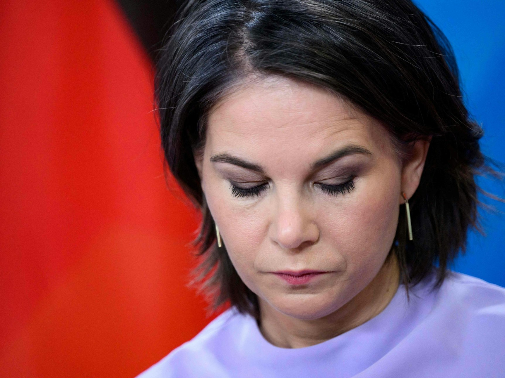 Bundesaußenministerin Annalena Baerbock hat nach dem Massaker in der Ukraine härter Sanktionen angekündigt. Das Foto entstand am 24. März 2022 auf einer Pressekonferenz in Berlin.