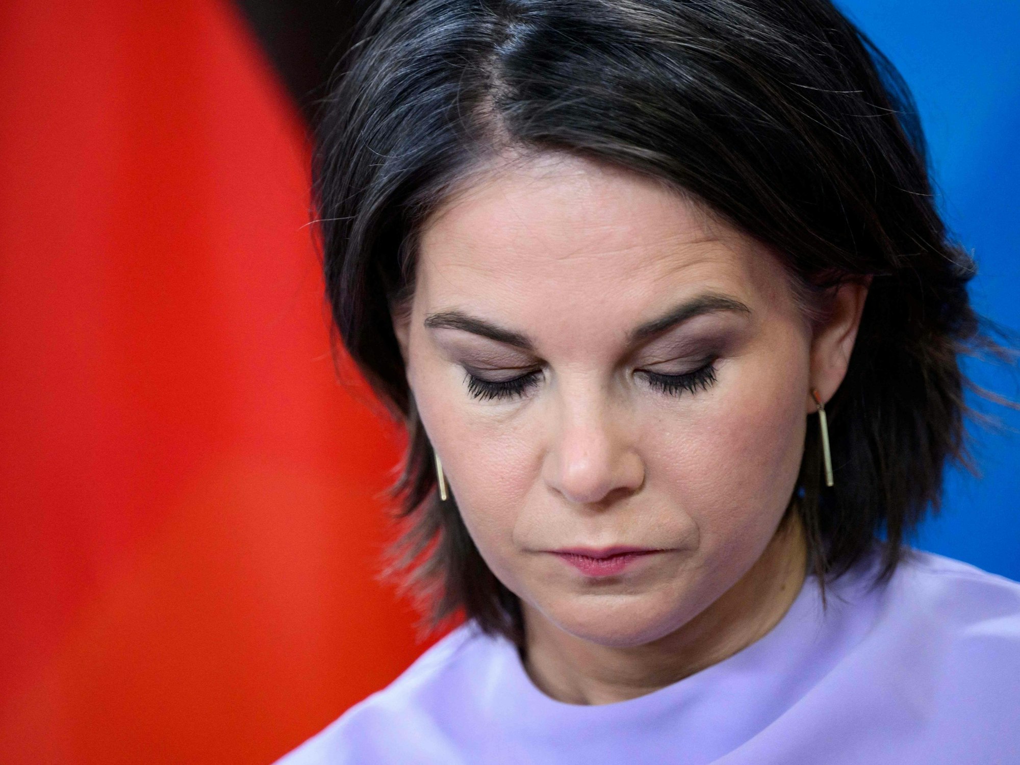 Bundesaußenministerin Annalena Baerbock hat nach dem Massaker in der Ukraine härter Sanktionen angekündigt. Das Foto entstand am 24. März 2022 auf einer Pressekonferenz in Berlin.