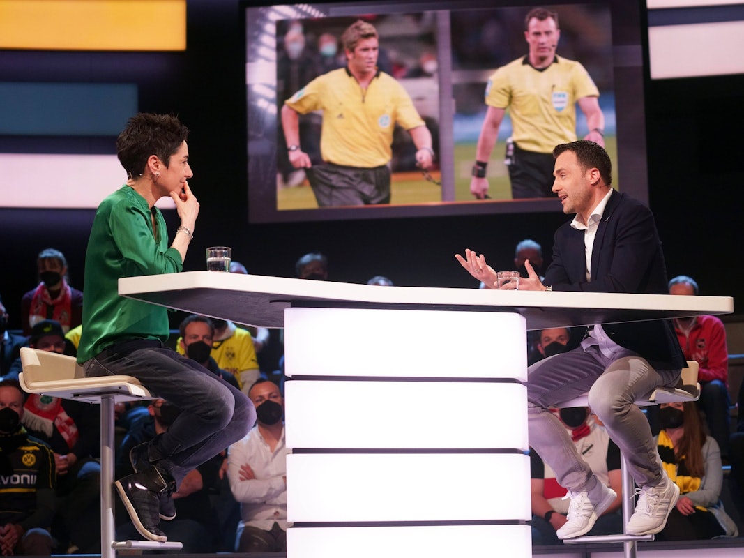 Sportstudio: Dunja Hayali im Gespräch mit Felix Zwayer.