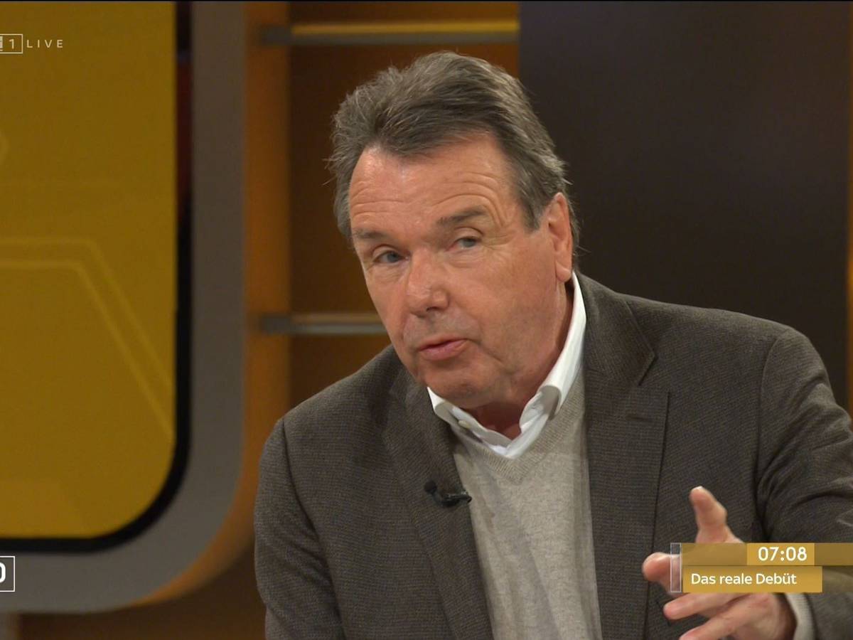 Heribert Bruchhagen beim Fußball-Talk Sky90.