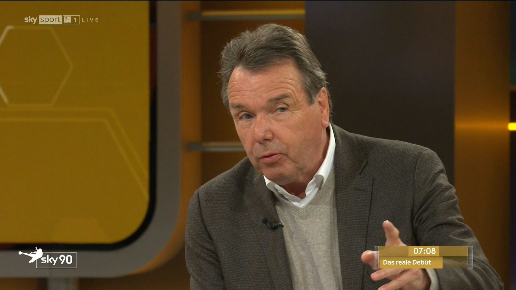 Heribert Bruchhagen beim Fußball-Talk Sky90.