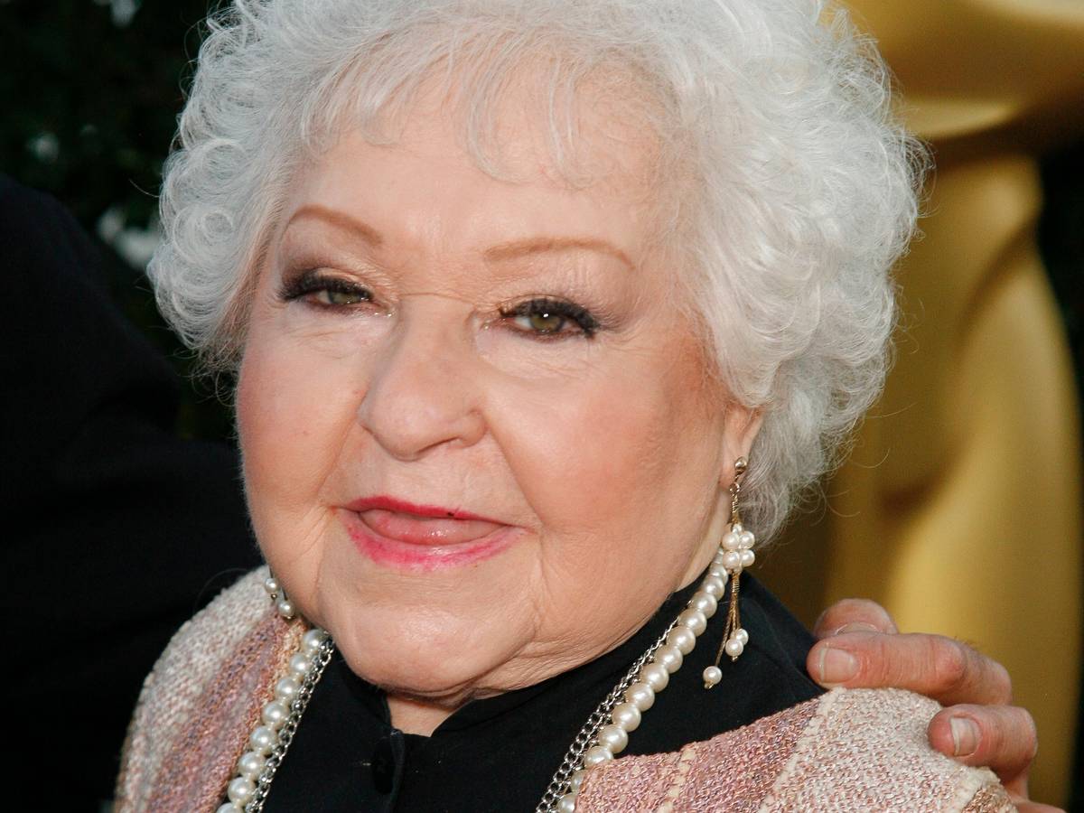 Die US-Schauspielerin Estelle Harris kommt zu einer Ehrung der italienischen Schauspielerin S. Loren im Samuel Goldwyn Theater der Academy. Der aus der Kultserie „Seinfeld“ bekannte TV-Star Estelle Harris ist im Alter von 93 Jahren gestorben.