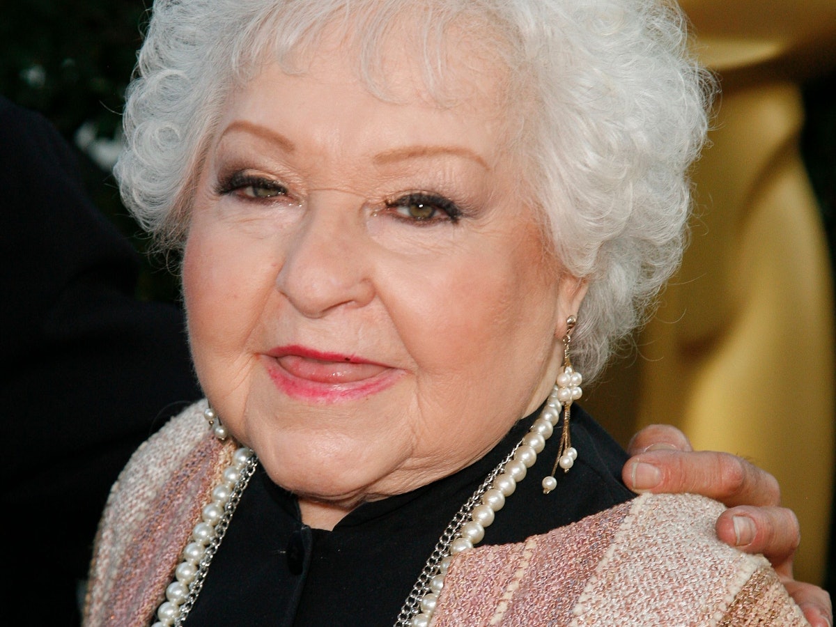Die US-Schauspielerin Estelle Harris kommt zu einer Ehrung der italienischen Schauspielerin S. Loren im Samuel Goldwyn Theater der Academy. Der aus der Kultserie „Seinfeld“ bekannte TV-Star Estelle Harris ist im Alter von 93 Jahren gestorben.