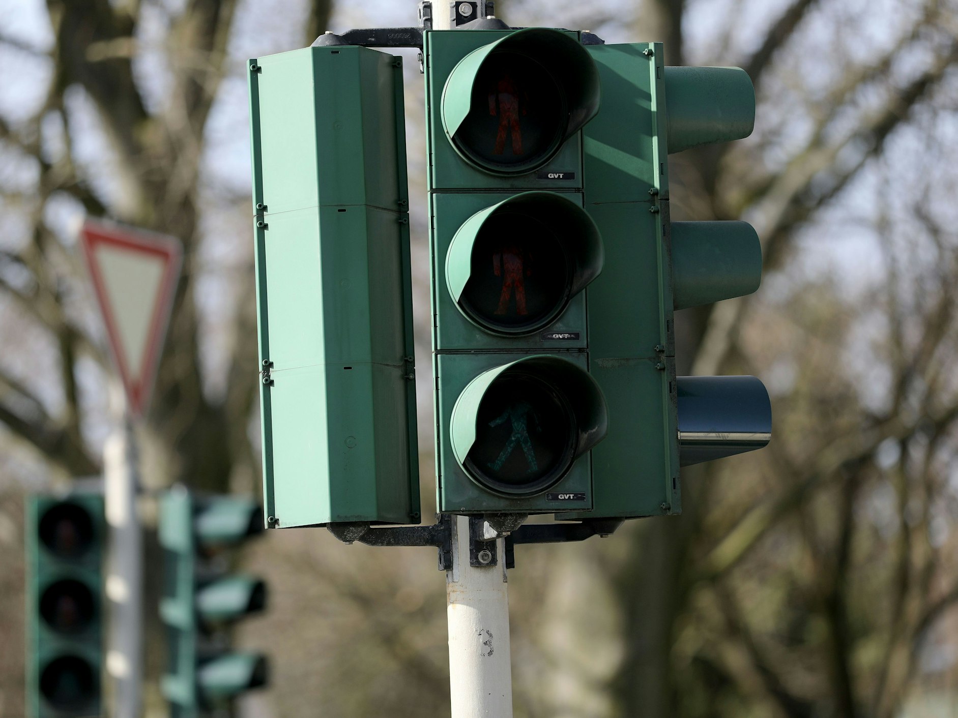 Wegen einer defekten Ampel (hier ein undatiertes Symbolfoto) kam es zu einem heftigen Unfall in Paderborn. Zehn Menschen wurden verletzt.
