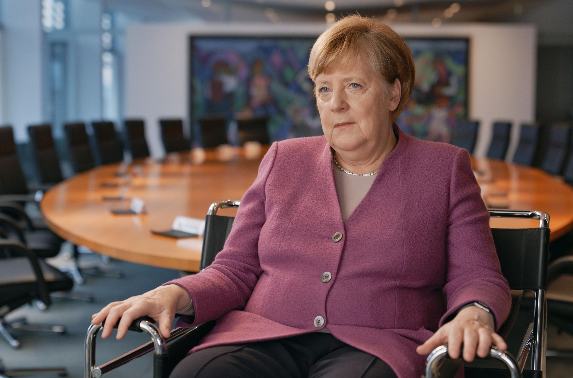 Angela Merkel beim Interview im Bundeskanzleramt. Das Foto wurde am 14.02.2022 aufgenommen.