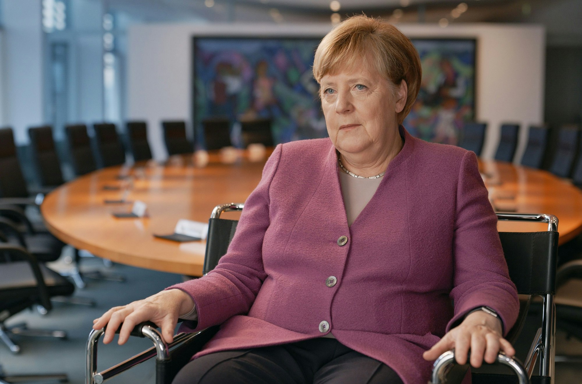 Angela Merkel beim Interview im Bundeskanzleramt. Das Foto wurde am 14.02.2022 aufgenommen.