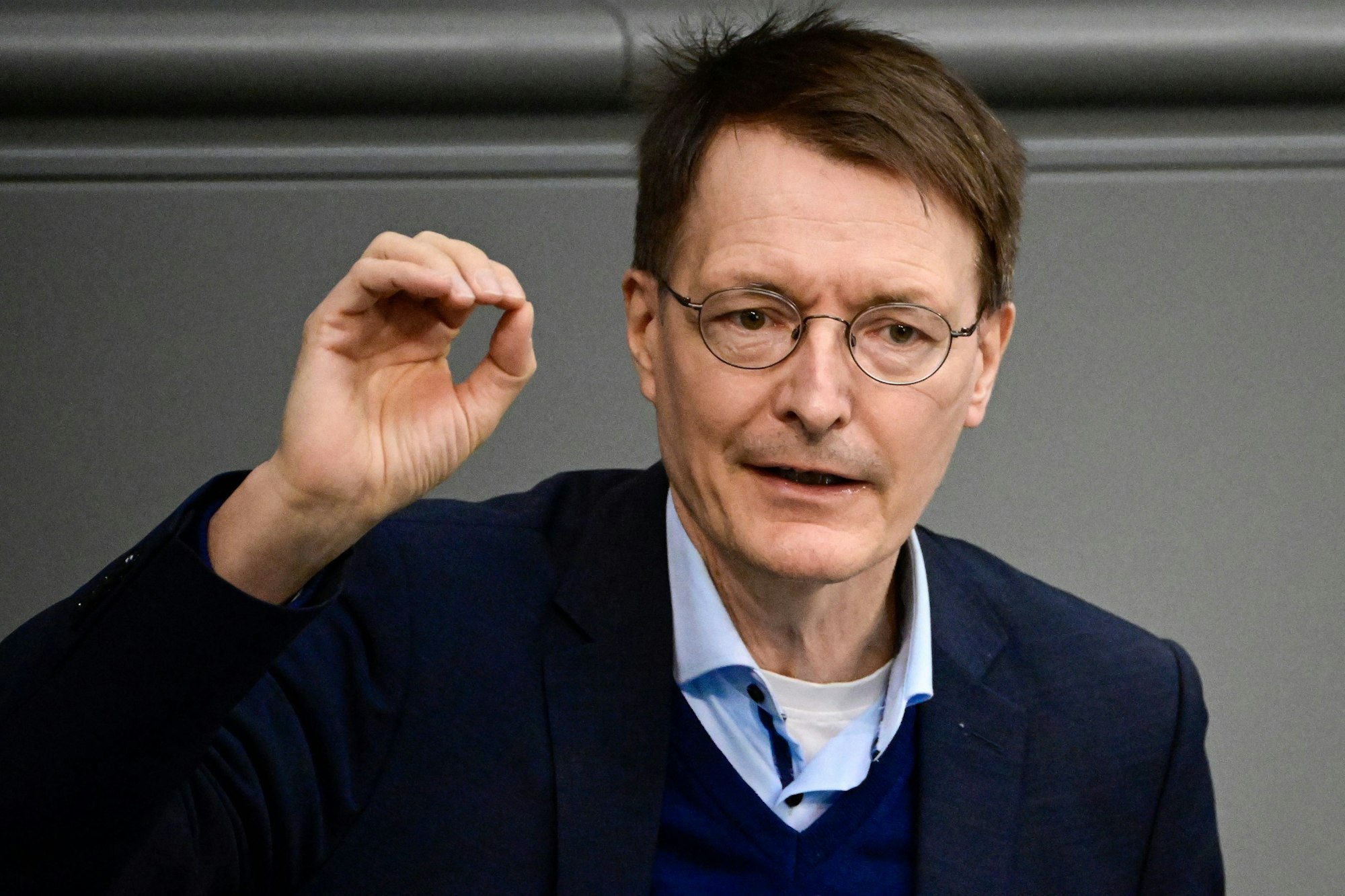 Bundesgesundheitsminister Karl Lauterbach während seiner Rede während einer Sitzung des Deutschen Bundestages in Berlin am 17. März 2022.